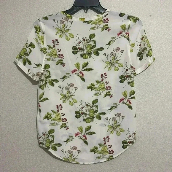 Equipment Femme White Floral Berries Print Short Sleeves Silk Blouse Top - Picture 5 of 5